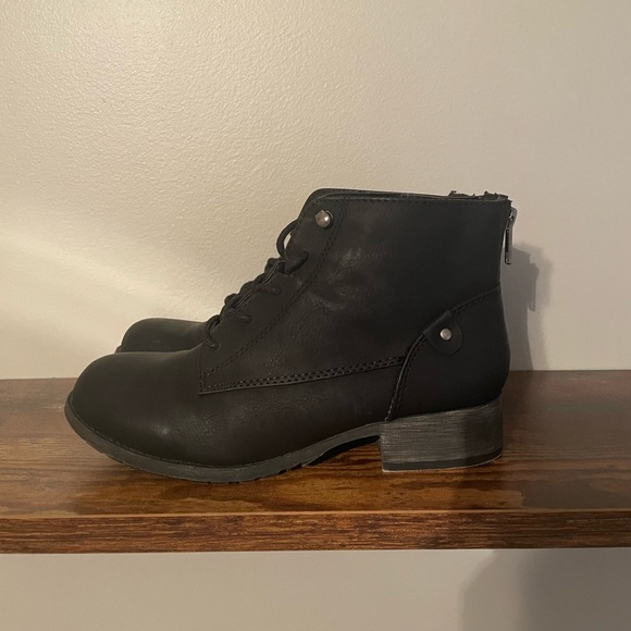 Black leather heeled booties - Picture 3 of 6